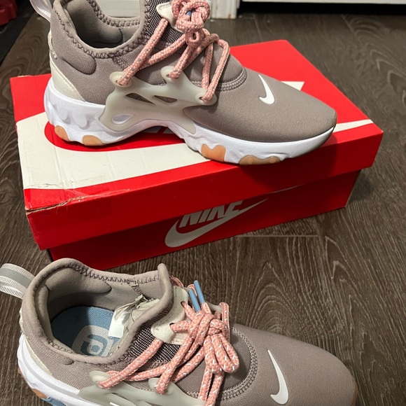 Womens Nike React Presto - Picture 3 of 4